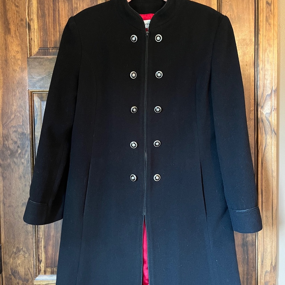Bloomingdale's Wool and Cashmere Black Coat with Red‎ Lining Jo